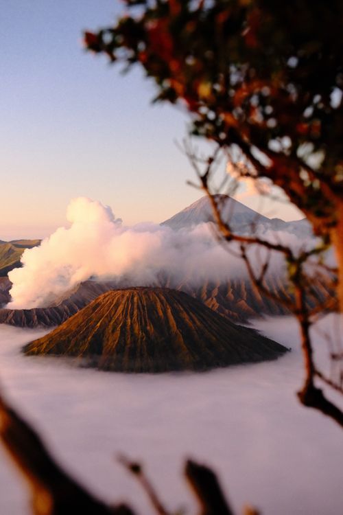 Der Vulkan Krater des Bromo im Sonnenaufgang.